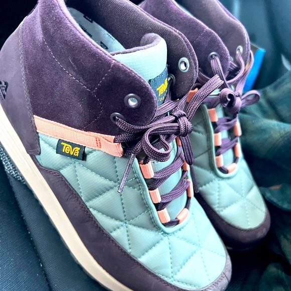 Teva Shoes - Teva snow boots 9.5